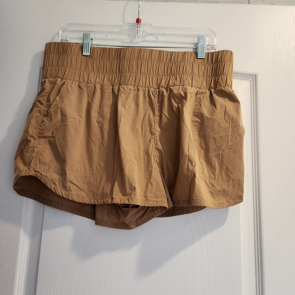 JoyLab Tan Women's Shorts Size L Euc